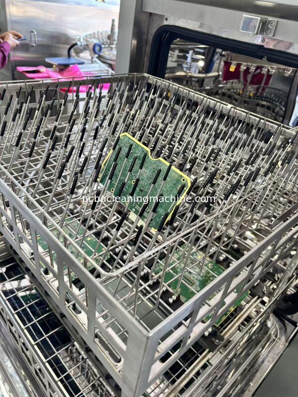 إزالة البقع على PCBA باستخدام عامل تنظيف كيميائي SME-5600T التطبيق الرئيسي الكترونيات السيارة PCBA PCBA العسكرية PCBA الفضاء الجوي PCBA الاتصالات PCBA الأجهزة الطبية PCBA العدادات الرقمية PCBA MachineFeatu